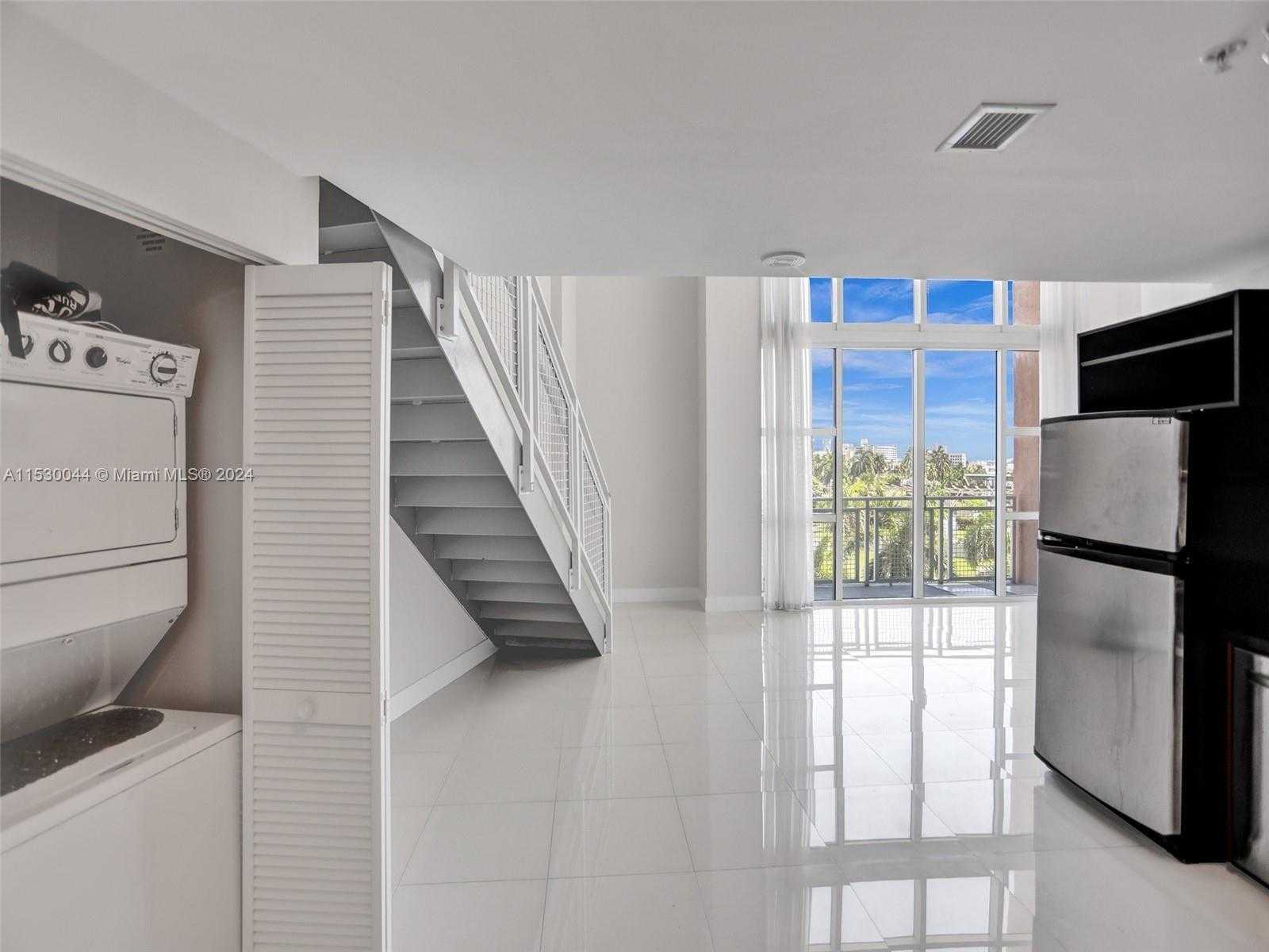 Small Image of 244 BISCAYNE BLVD #439, Miami Number 4