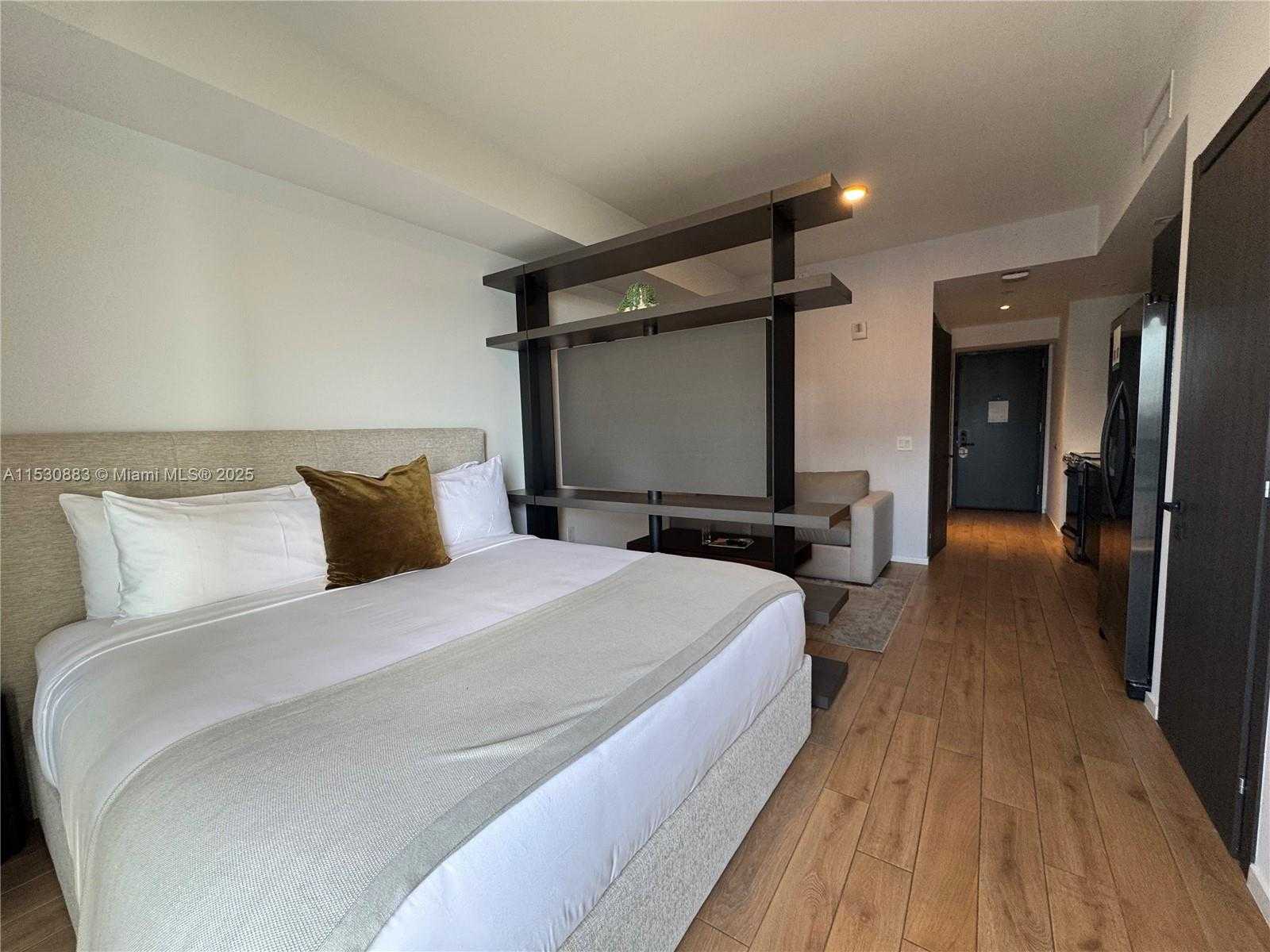 Small Image of 398 NORTH EAST 5TH ST #3813, Miami Number 8