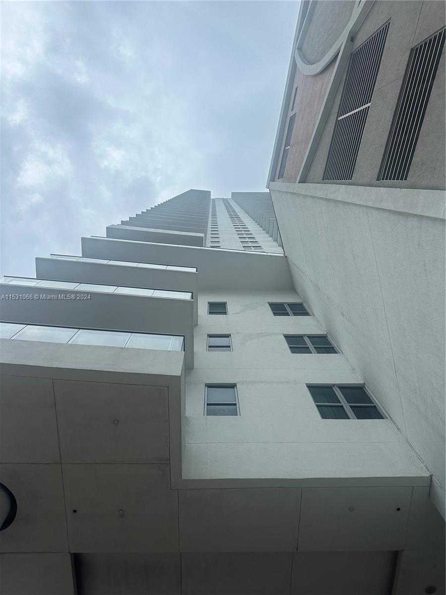 Small Image of 4010 SOUTH OCEAN DR #R707, Hollywood Number 3