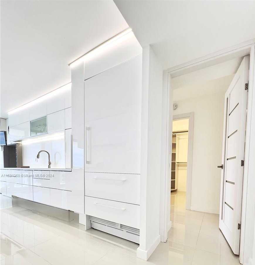 Small Image of 2751 SOUTH OCEAN DR #N7PH, Hollywood Number 27