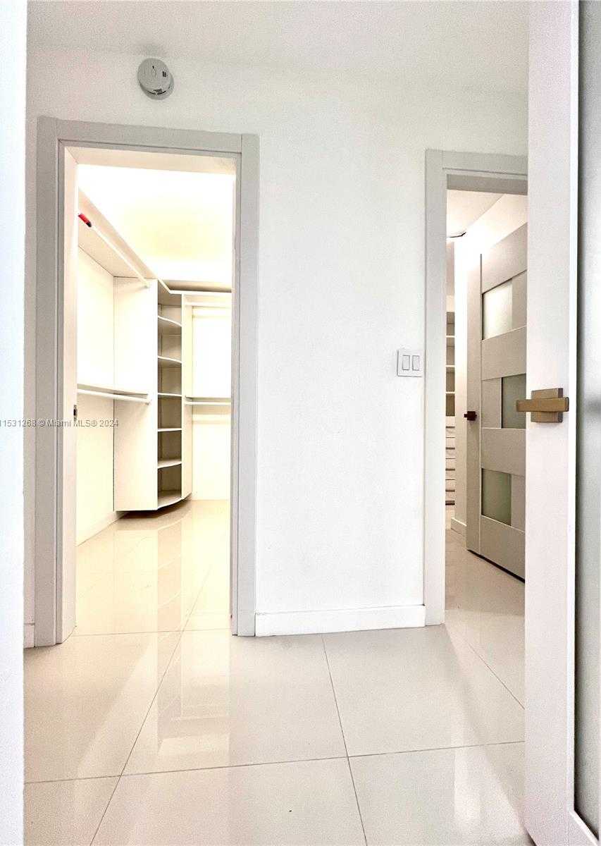 Small Image of 2751 SOUTH OCEAN DR #N7PH, Hollywood Number 29