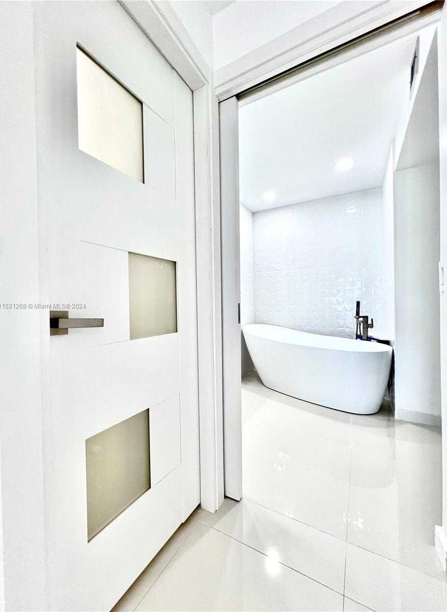 Small Image of 2751 SOUTH OCEAN DR #N7PH, Hollywood Number 41