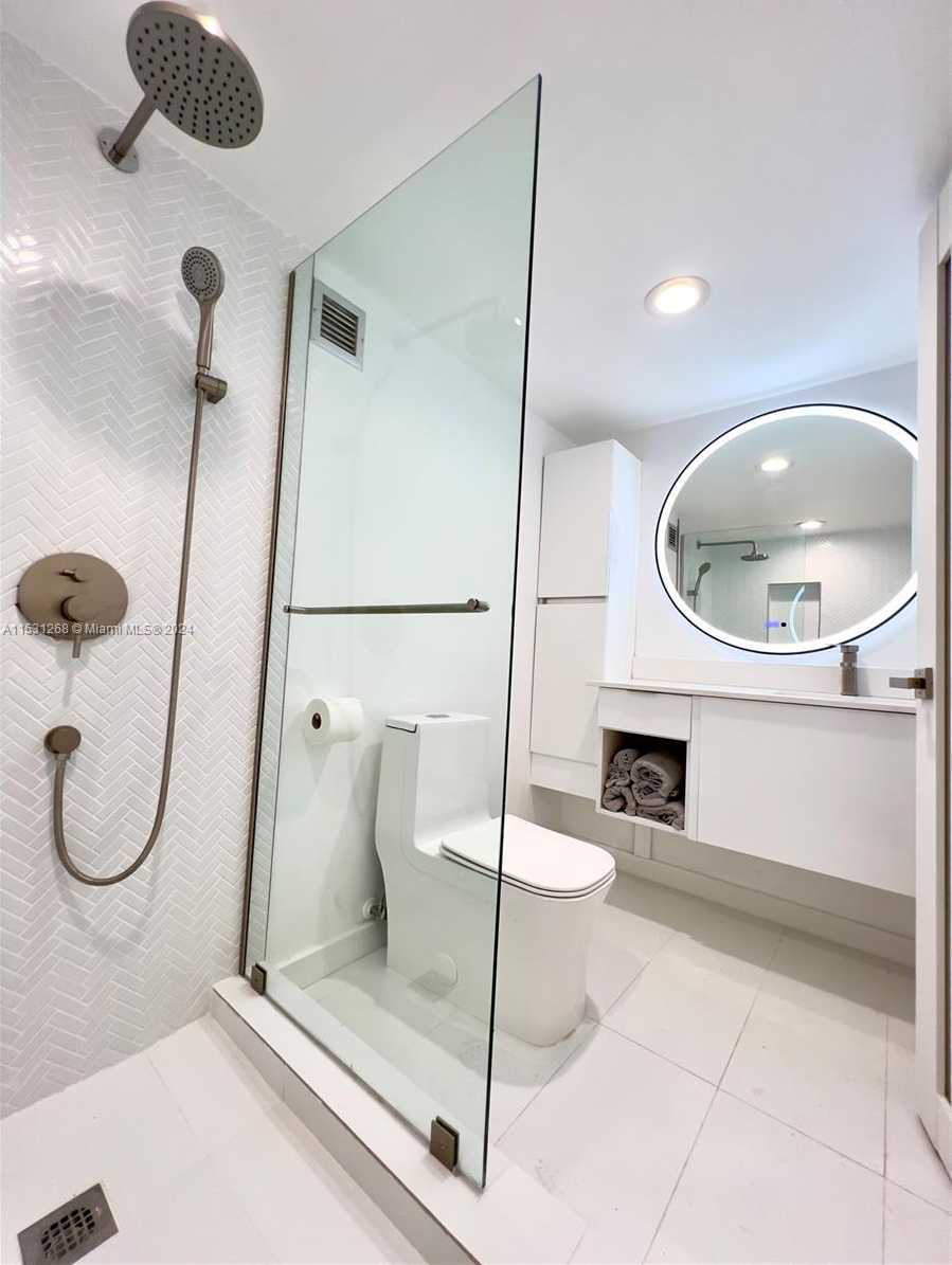 Small Image of 2751 SOUTH OCEAN DR #N7PH, Hollywood Number 76