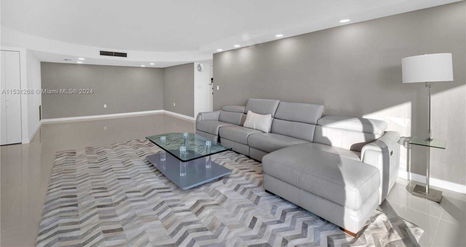 Small Image of 2751 SOUTH OCEAN DR #N7PH, Hollywood Number 9