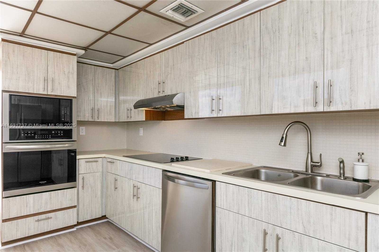 Small Image of 1541 BRICKELL AVE #C1507, Miami Number 13