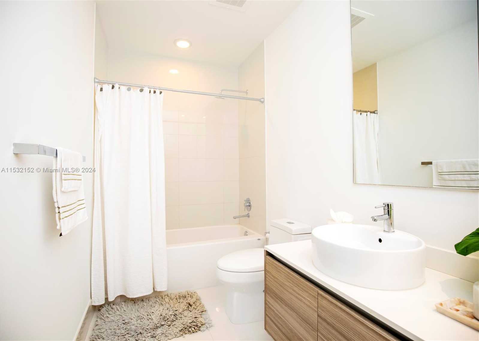 Small Image of 121 NORTH EAST 34TH ST #L206, Miami Number 4
