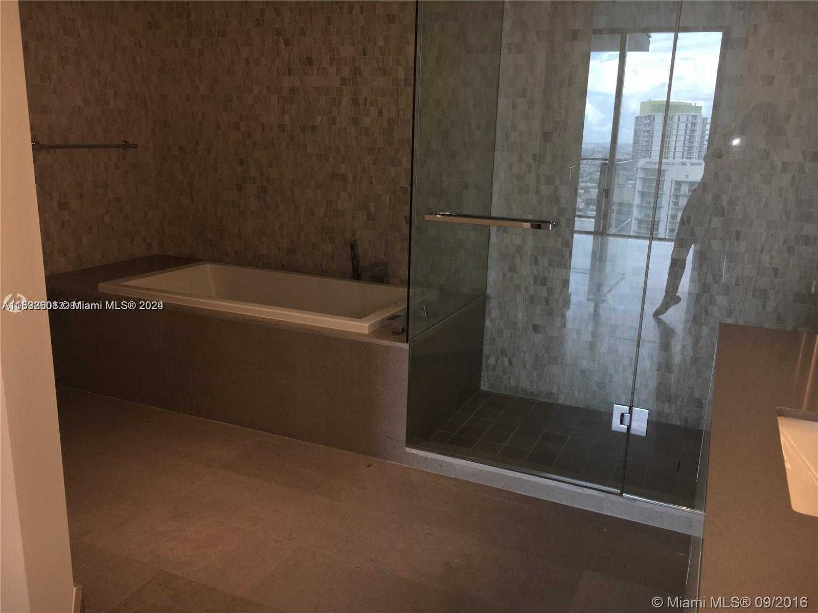 Small Image of 68 SOUTH EAST 6TH ST #3510, Miami Number 9