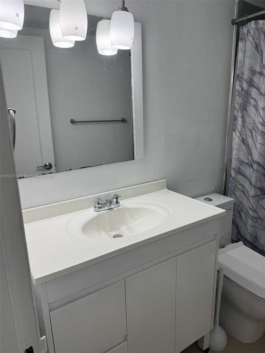 Small Image of 2020 NORTH EAST 135TH ST #303, North Miami Number 11