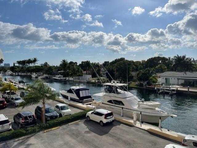 Small Image of 2020 NORTH EAST 135TH ST #303, North Miami Number 14