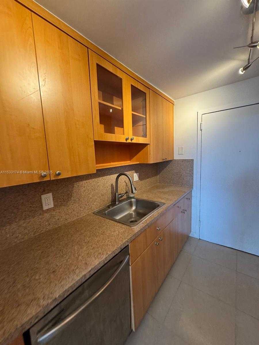 Small Image of 2020 NORTH EAST 135TH ST #303, North Miami Number 4