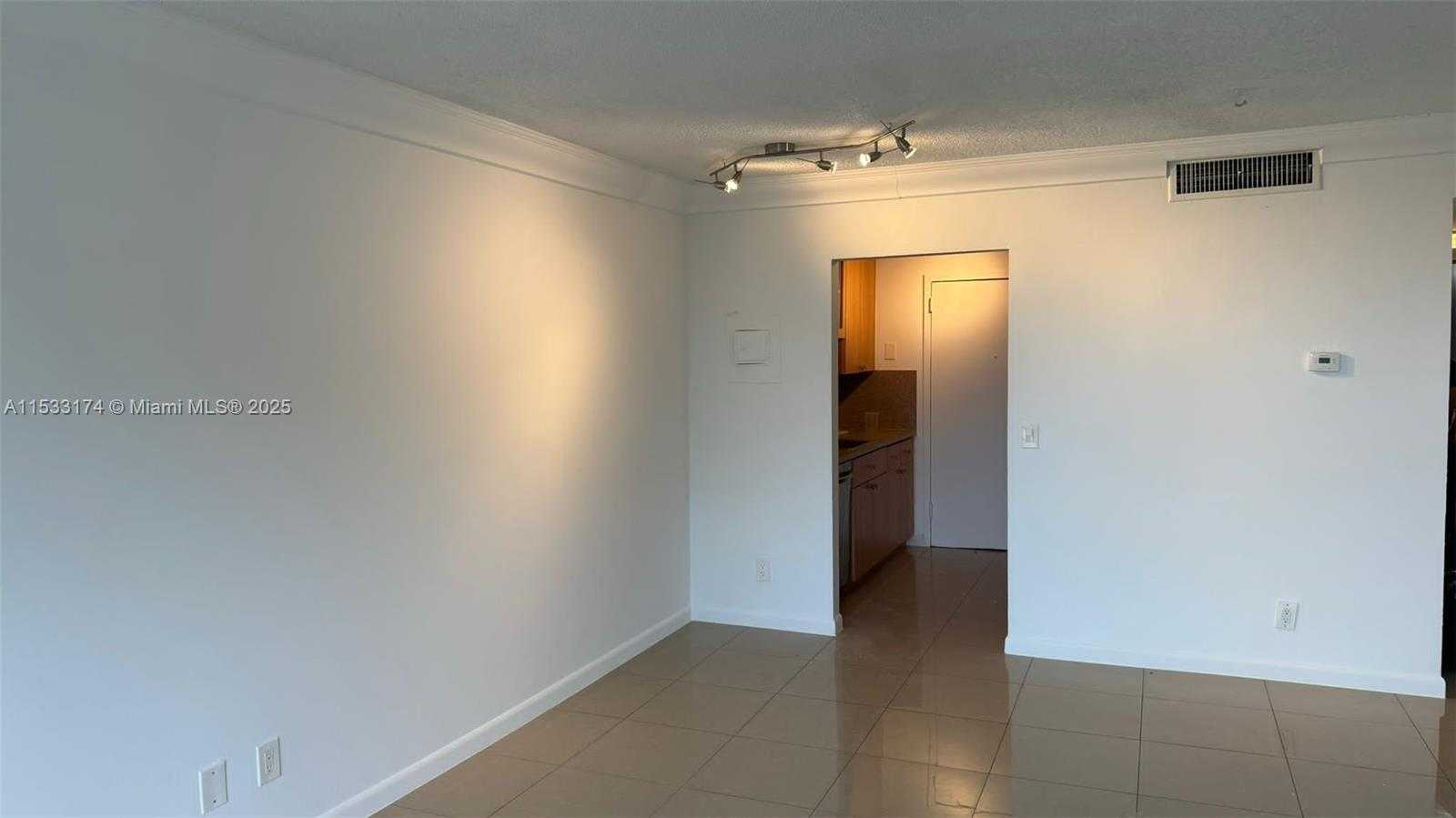 Small Image of 2020 NORTH EAST 135TH ST #303, North Miami Number 5