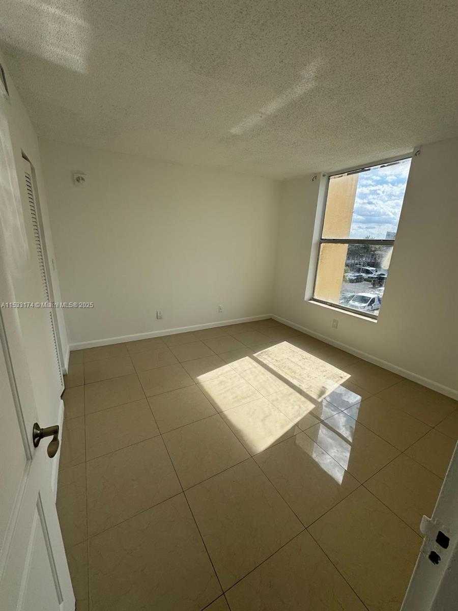 Small Image of 2020 NORTH EAST 135TH ST #303, North Miami Number 7
