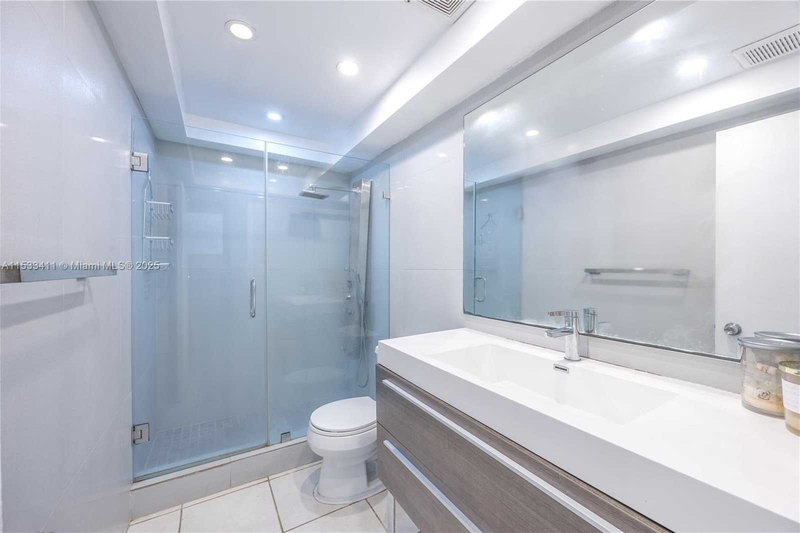 Small Image of 5005 COLLINS AVE #823, Miami Beach Number 10