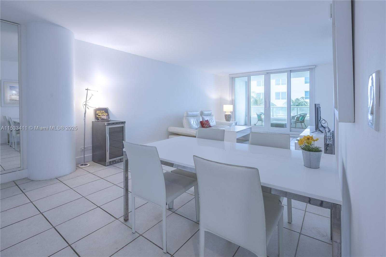 Small Image of 5005 COLLINS AVE #823, Miami Beach Number 3