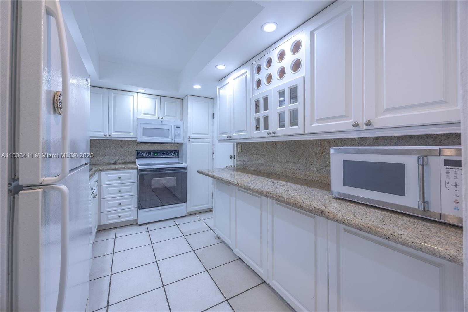 Small Image of 5005 COLLINS AVE #823, Miami Beach Number 9
