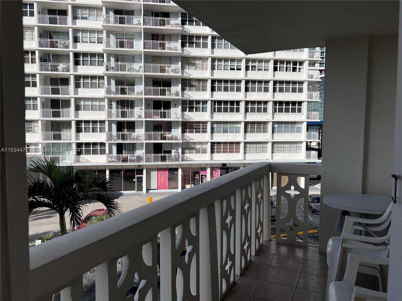Small Image of 1825 SOUTH OCEAN DR #306, Hallandale Beach Number 10