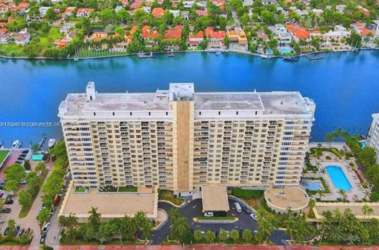 Small Image of 5600 COLLINS AVE #17T, Miami Beach Number 2