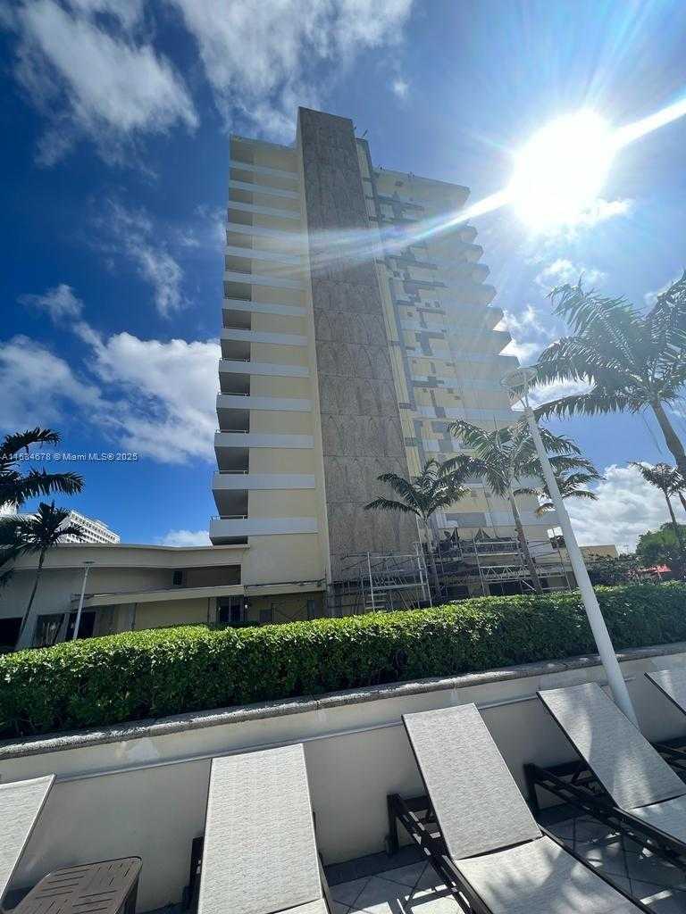 Small Image of 5600 COLLINS AVE #17T, Miami Beach Number 22