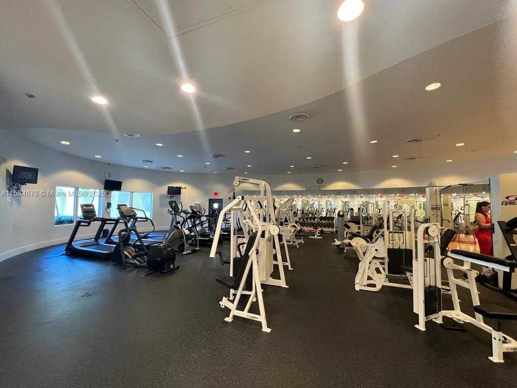 Small Image of 5600 COLLINS AVE #17T, Miami Beach Number 30