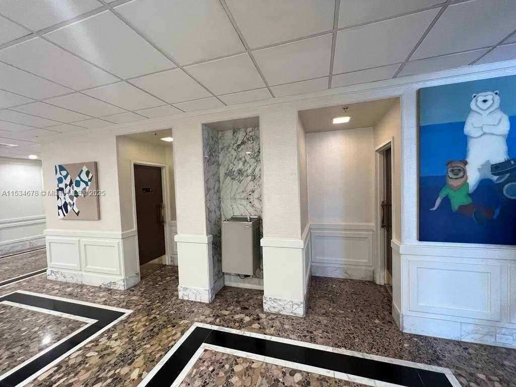 Small Image of 5600 COLLINS AVE #17T, Miami Beach Number 31
