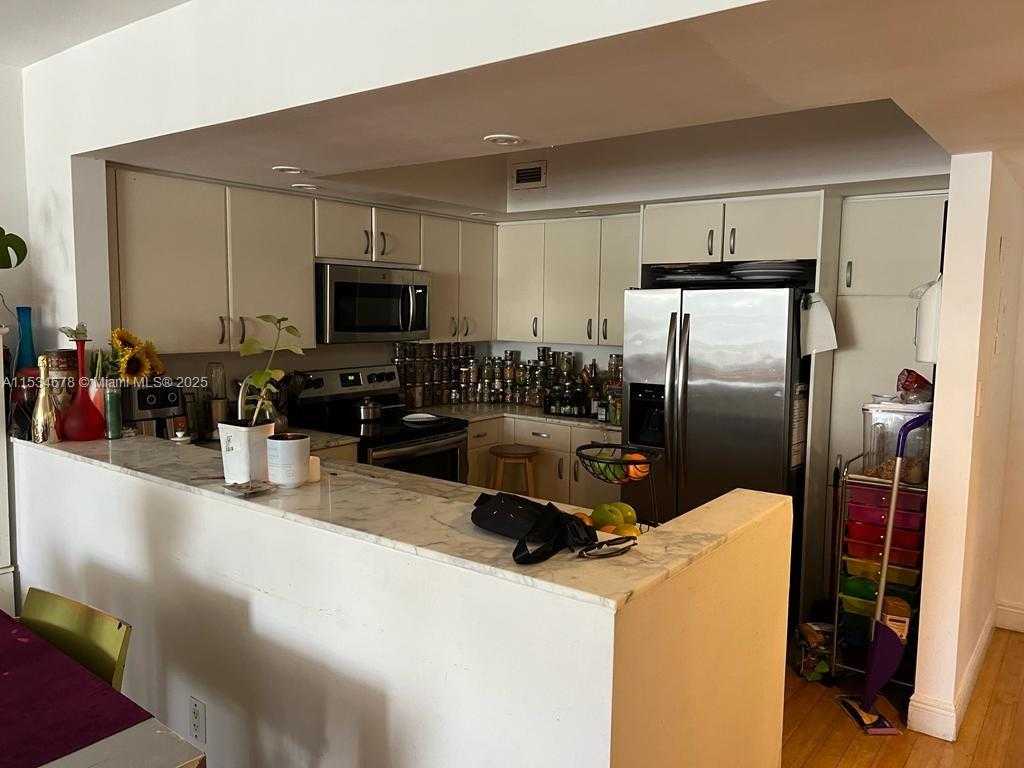 Small Image of 5600 COLLINS AVE #17T, Miami Beach Number 4