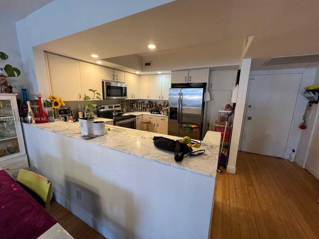 Small Image of 5600 COLLINS AVE #17T, Miami Beach Number 6