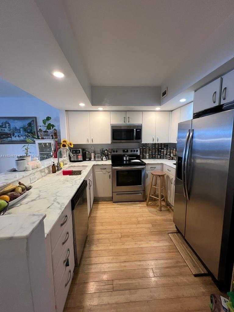 Small Image of 5600 COLLINS AVE #17T, Miami Beach Number 7
