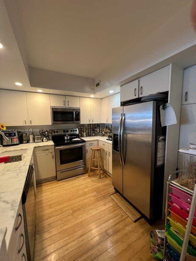 Small Image of 5600 COLLINS AVE #17T, Miami Beach Number 8