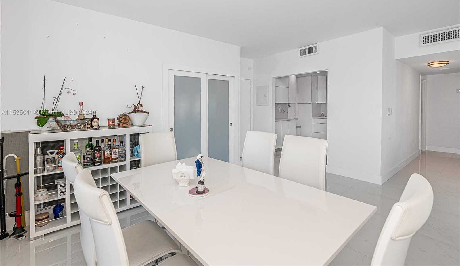 Small Image of 300 BAYVIEW DR #1215, Sunny Isles Beach Number 15