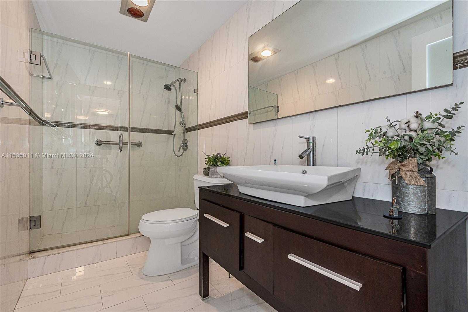 Small Image of 300 BAYVIEW DR #1215, Sunny Isles Beach Number 20