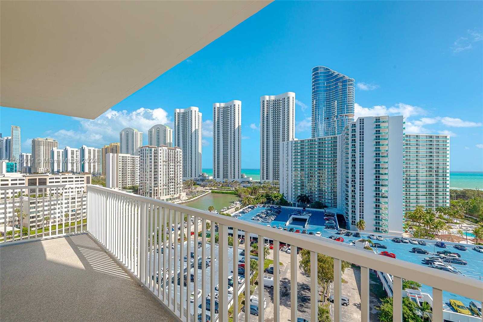 Small Image of 300 BAYVIEW DR #1215, Sunny Isles Beach Number 4