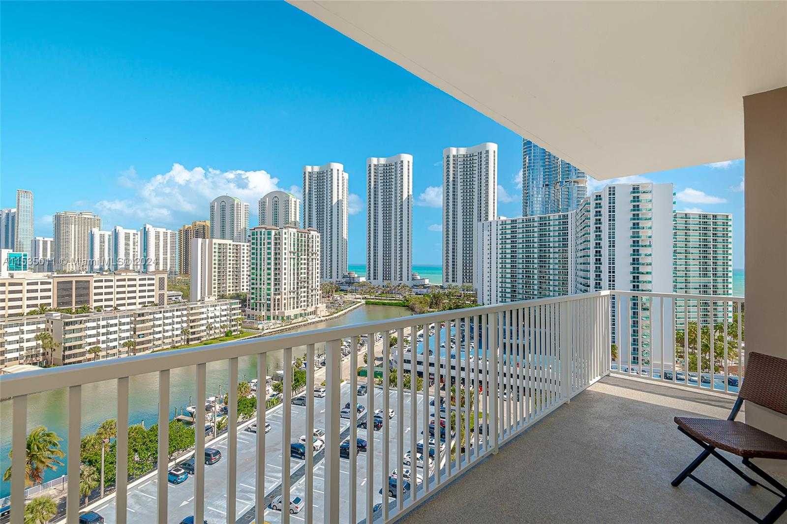 Small Image of 300 BAYVIEW DR #1215, Sunny Isles Beach Number 8