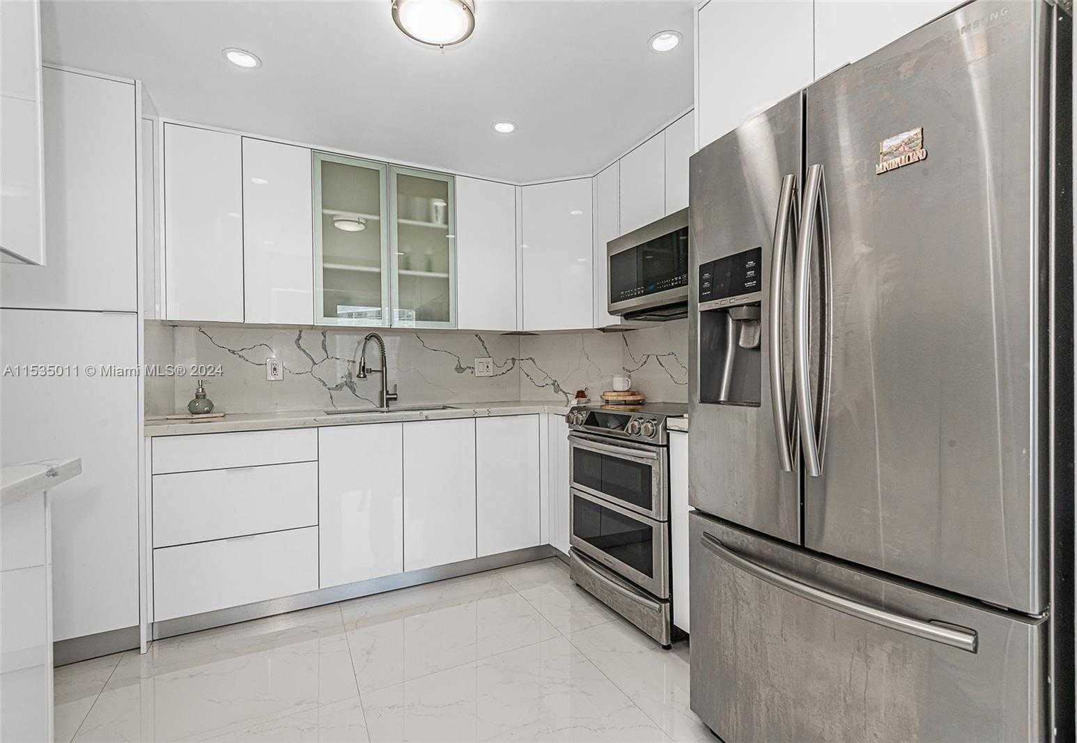 Small Image of 300 BAYVIEW DR #1215, Sunny Isles Beach Number 9