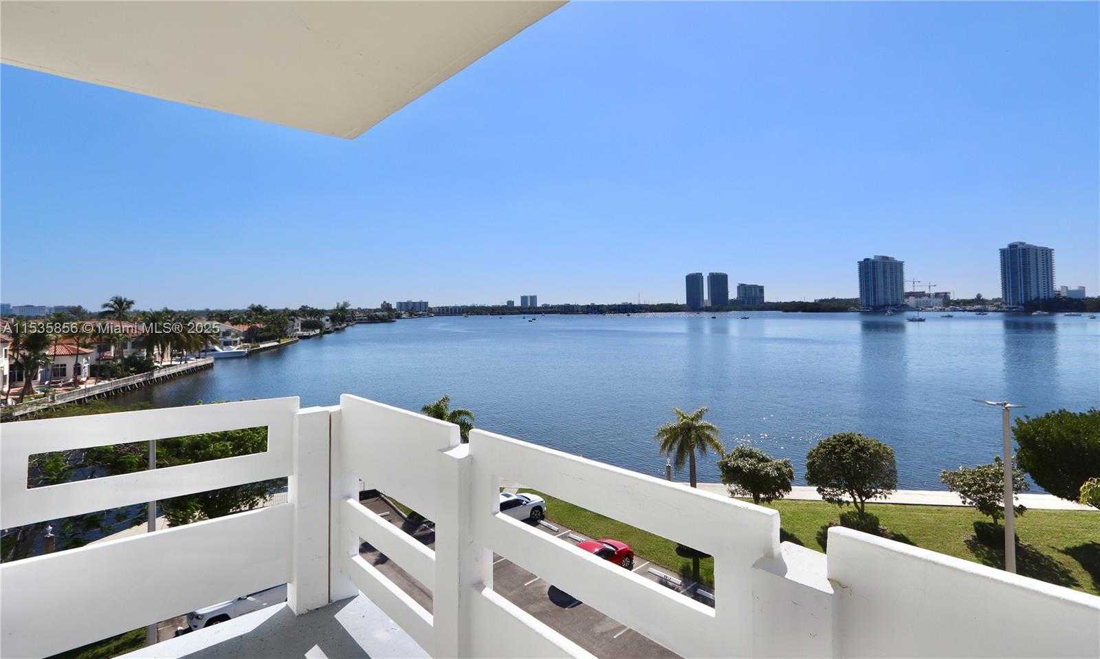 Small Image of 3030 MARCOS DR #T512, Aventura Number 3