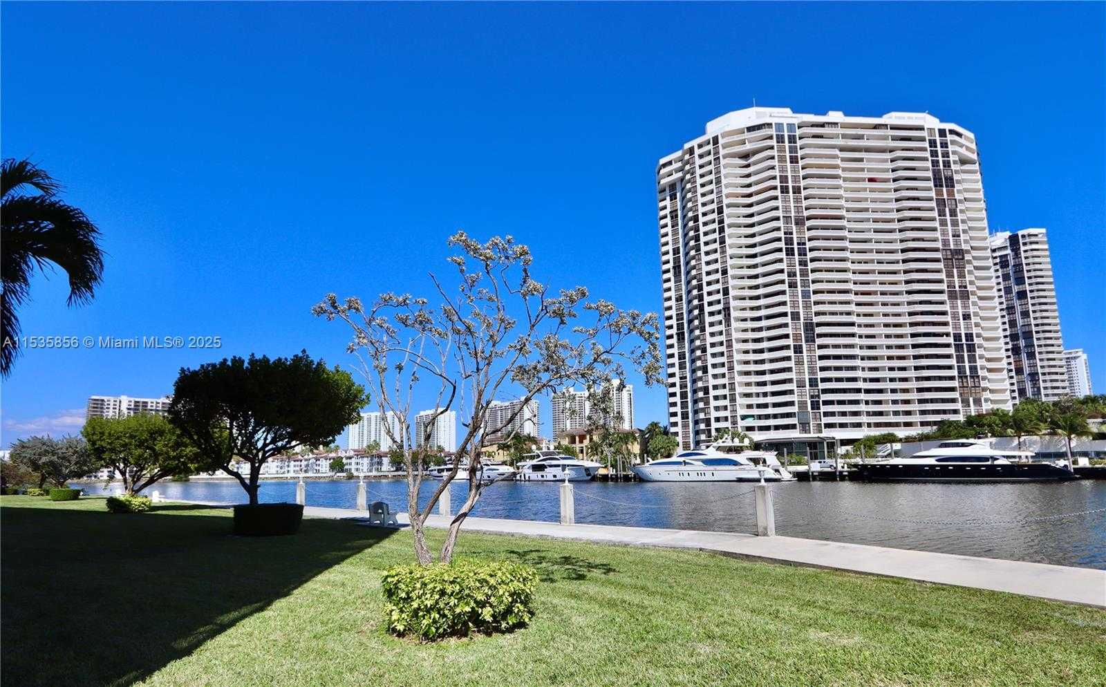 Small Image of 3030 MARCOS DR #T512, Aventura Number 32