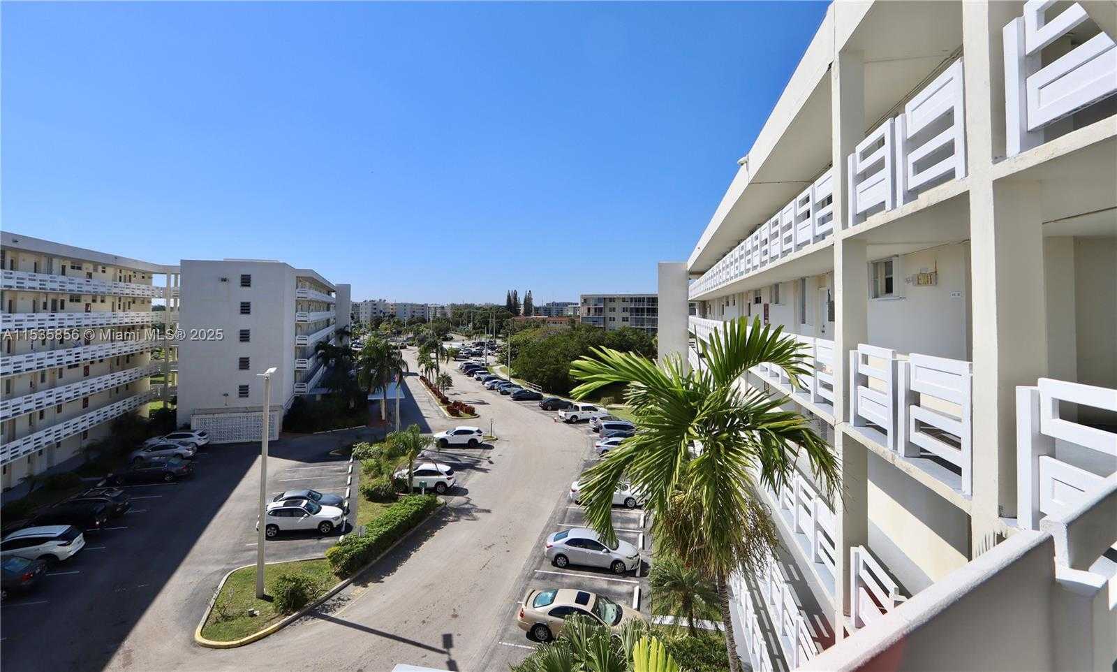 Small Image of 3030 MARCOS DR #T512, Aventura Number 36