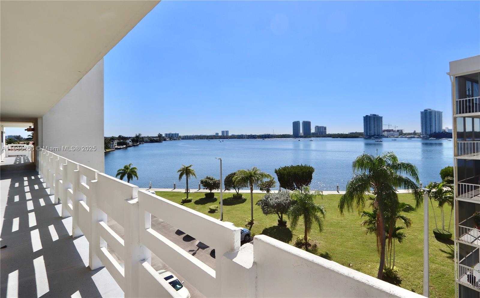 Small Image of 3030 MARCOS DR #T512, Aventura Number 4