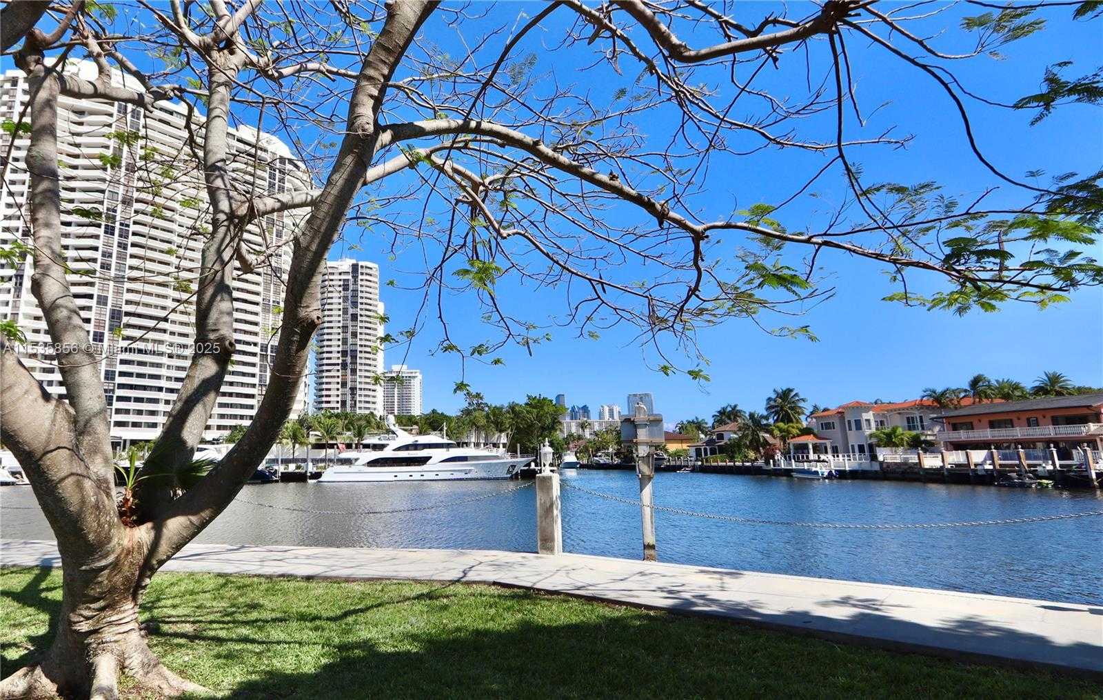 Small Image of 3030 MARCOS DR #T512, Aventura Number 5
