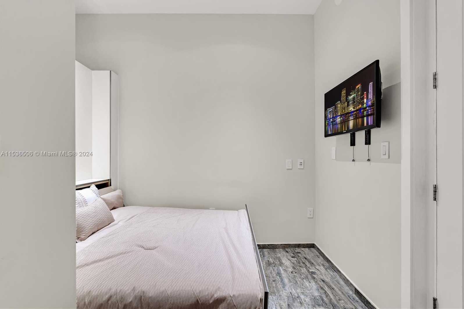 Small Image of 900 BRICKELL KEY BLVD #1002, Miami Number 70