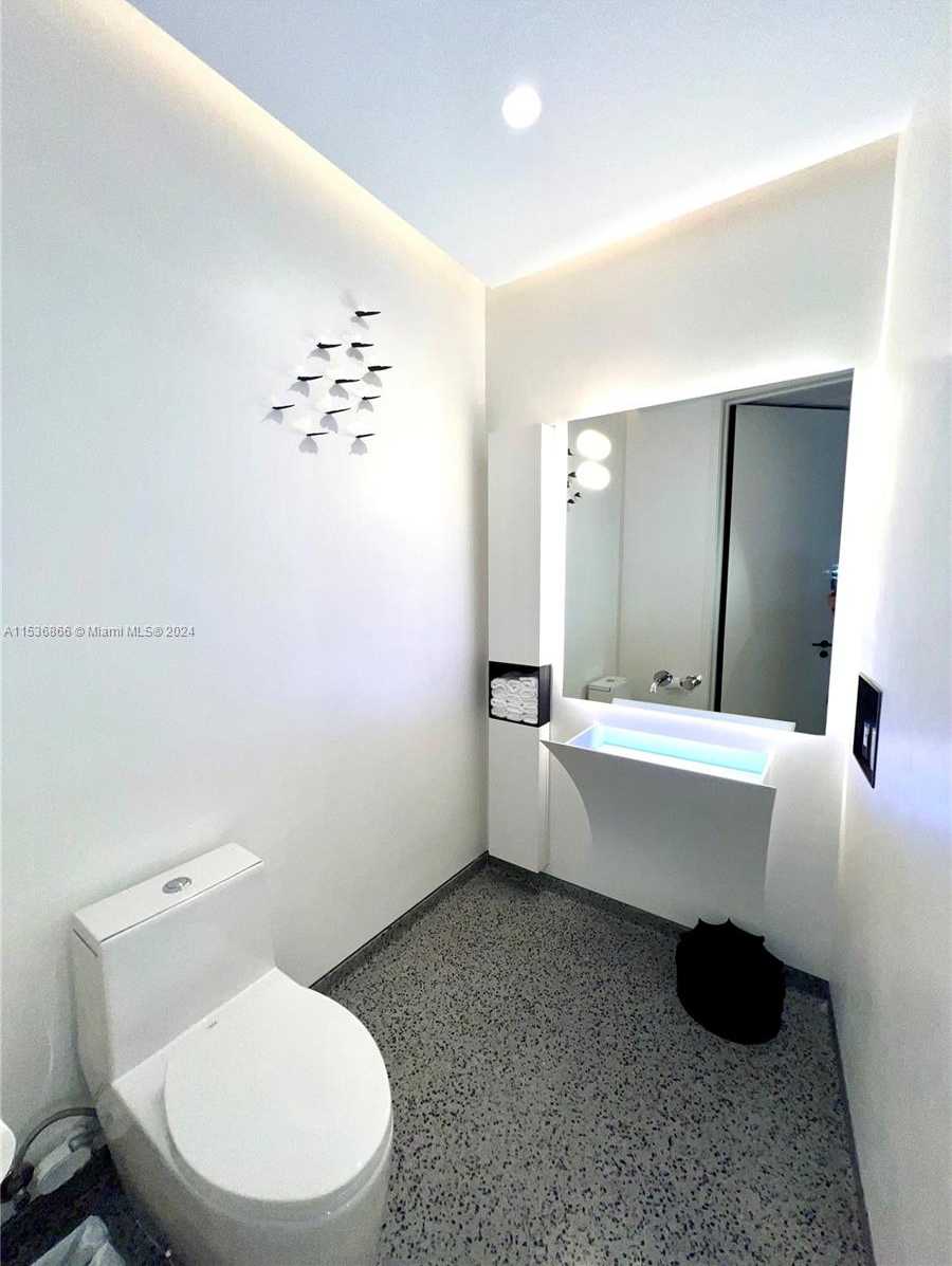 Small Image of 18555 Collins Ave, Sunny Isles Beach, FL 33160, USA Number 33