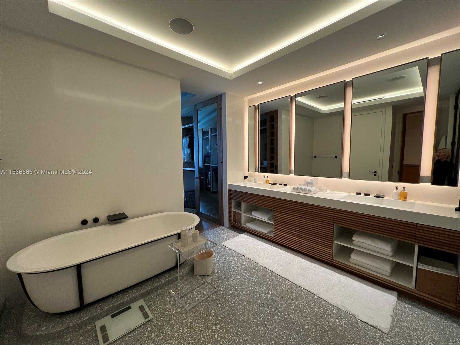 Small Image of 18555 Collins Ave, Sunny Isles Beach, FL 33160, USA Number 43