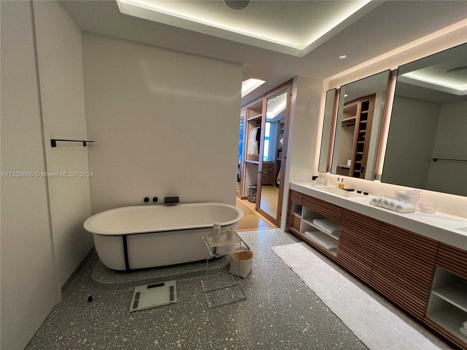Small Image of 18555 Collins Ave, Sunny Isles Beach, FL 33160, USA Number 45