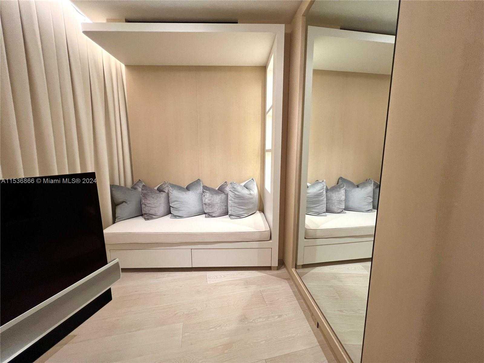 Small Image of 18555 Collins Ave, Sunny Isles Beach, FL 33160, USA Number 51