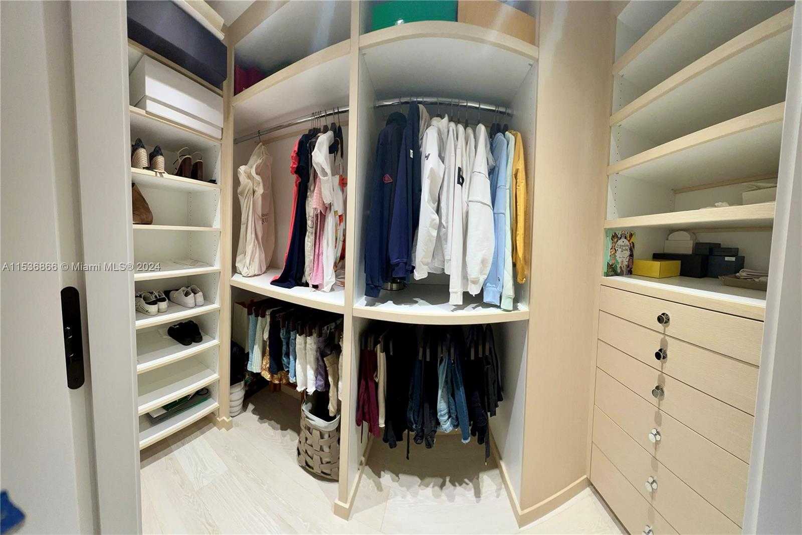 Small Image of 18555 Collins Ave, Sunny Isles Beach, FL 33160, USA Number 58