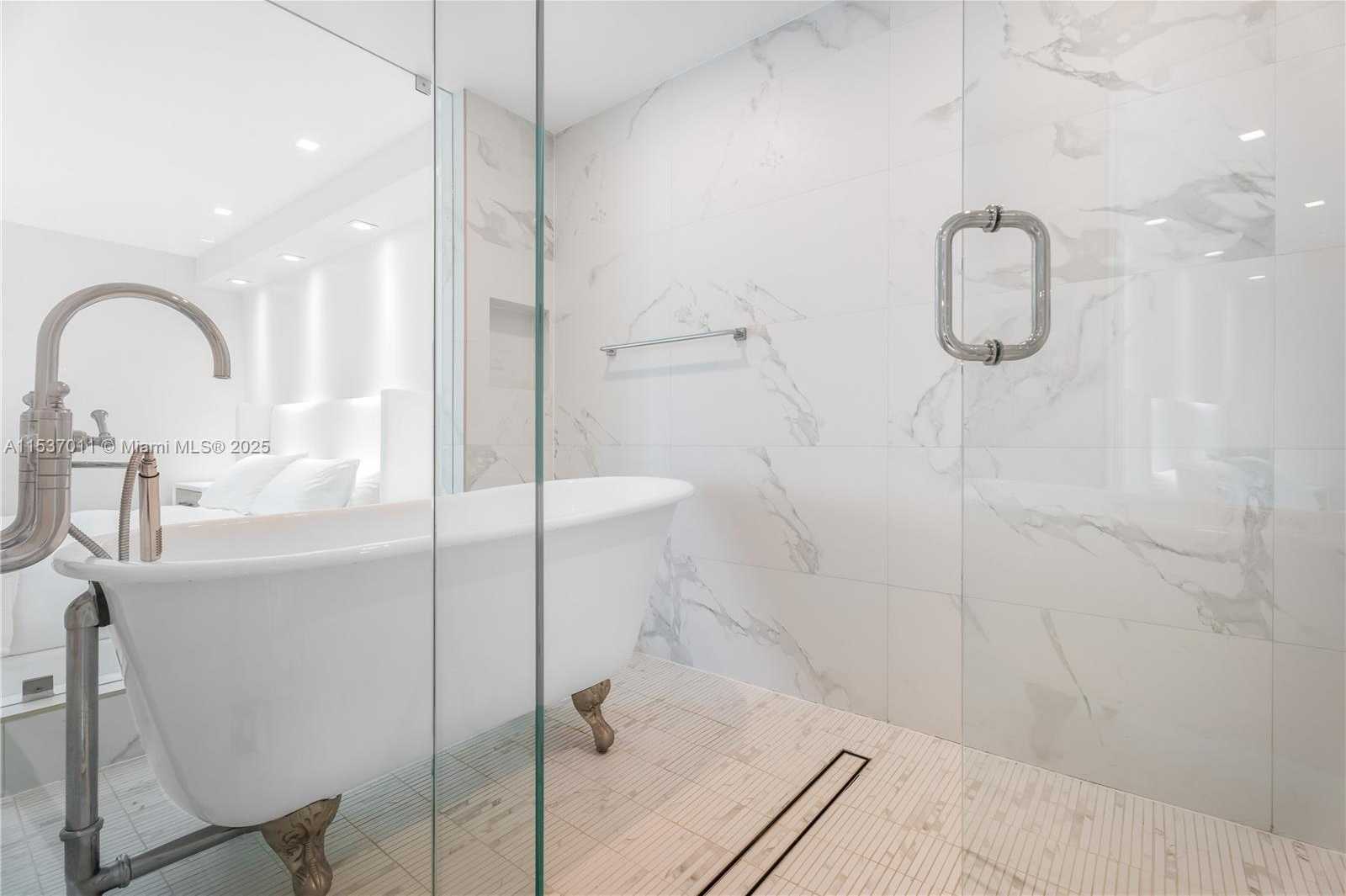 Small Image of 2301 Collins Ave, Miami Beach, FL 33139, USA Number 13