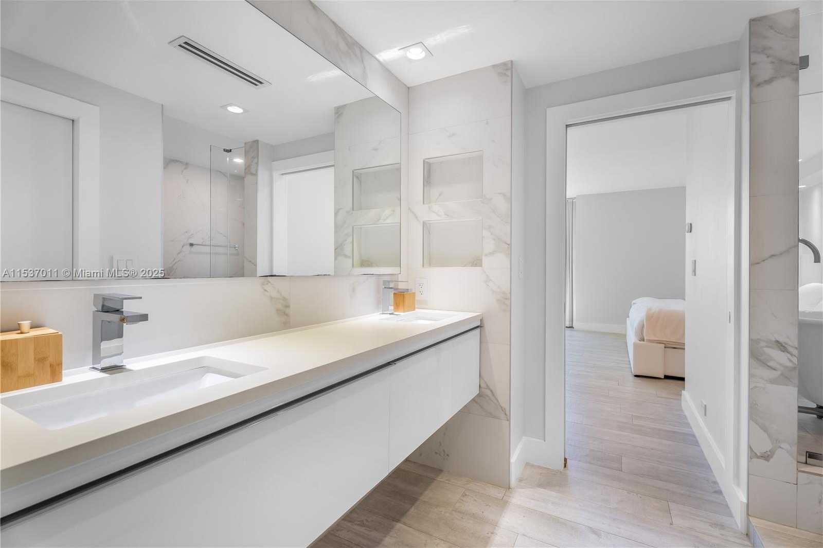Small Image of 2301 Collins Ave, Miami Beach, FL 33139, USA Number 14