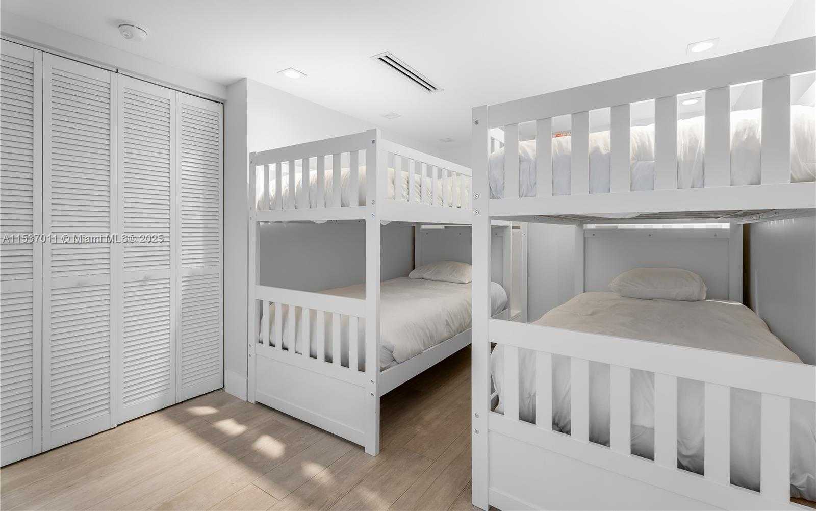 Small Image of 2301 Collins Ave, Miami Beach, FL 33139, USA Number 16