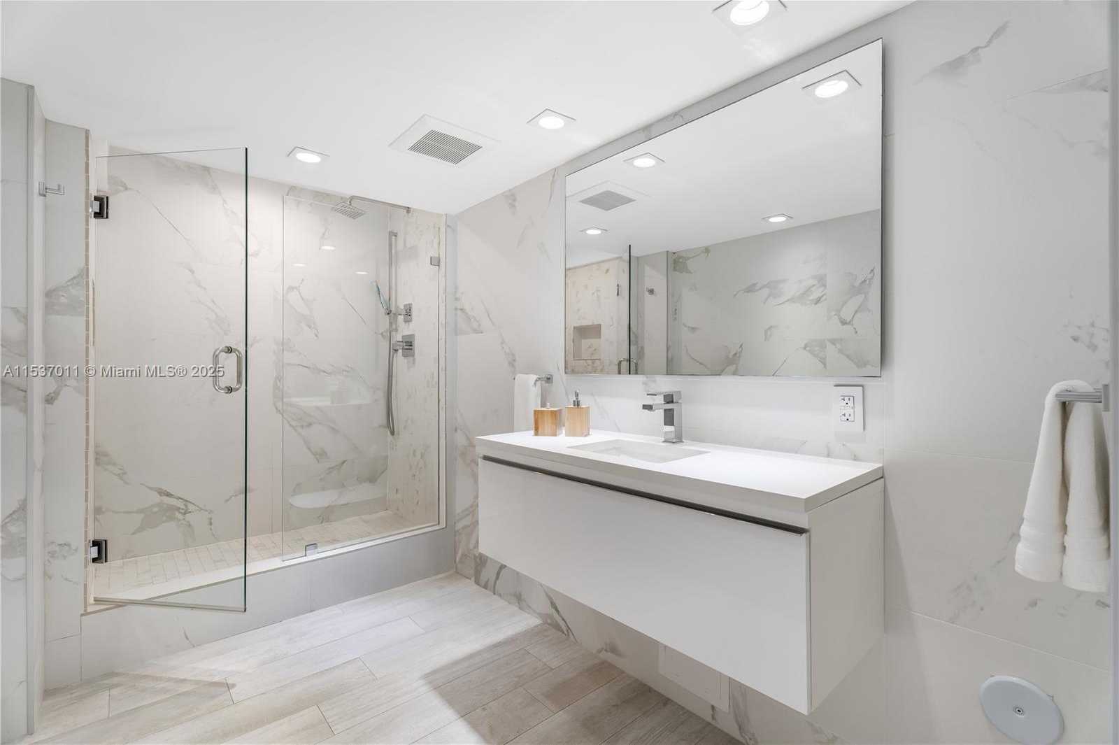 Small Image of 2301 Collins Ave, Miami Beach, FL 33139, USA Number 17
