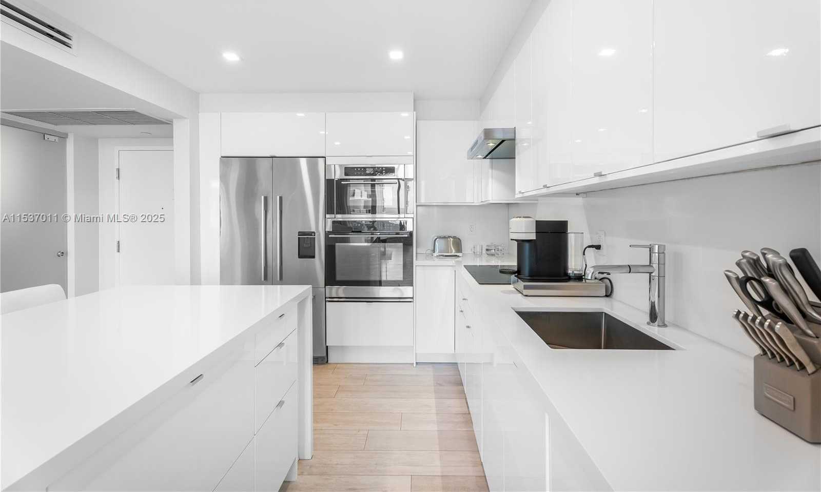 Small Image of 2301 Collins Ave, Miami Beach, FL 33139, USA Number 5