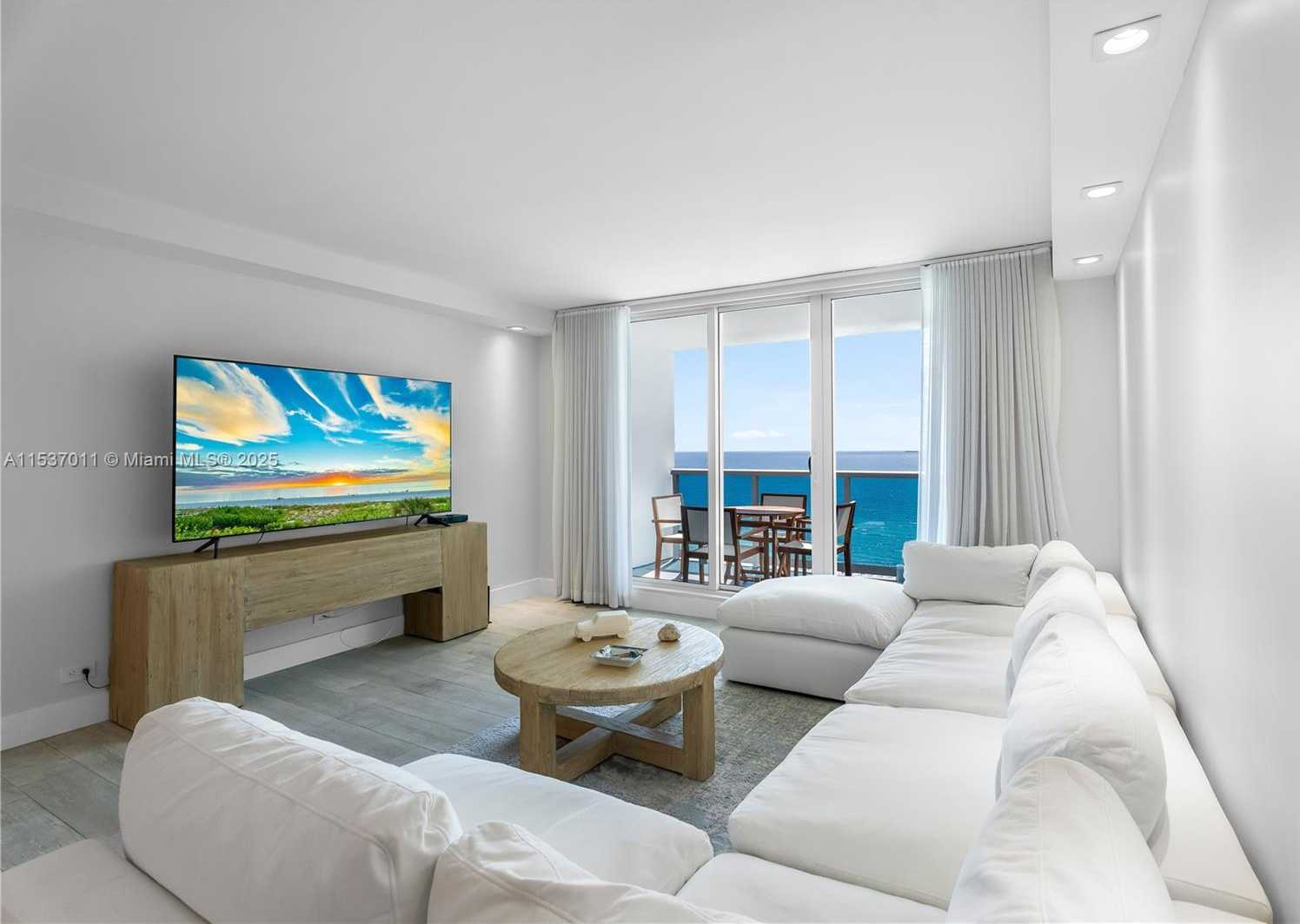 Small Image of 2301 Collins Ave, Miami Beach, FL 33139, USA Number 6